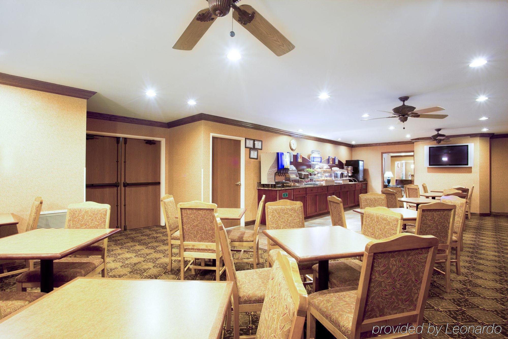 Holiday Inn Express Chicago Northwest-Vernon Hills By Ihg Restoran gambar